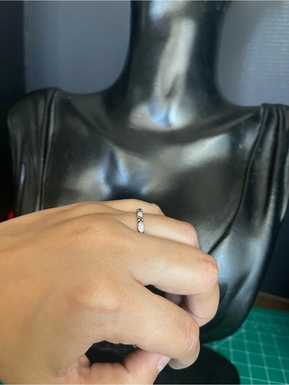 Brighton silver tone scalloped eternity stackable ring size 6